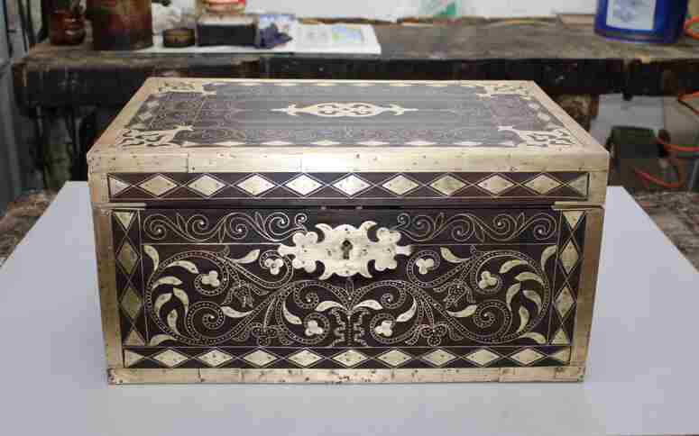 restauro-forziere-orientale-settecento-ebanisteria-dolce-e-sorrentino_5.jpg