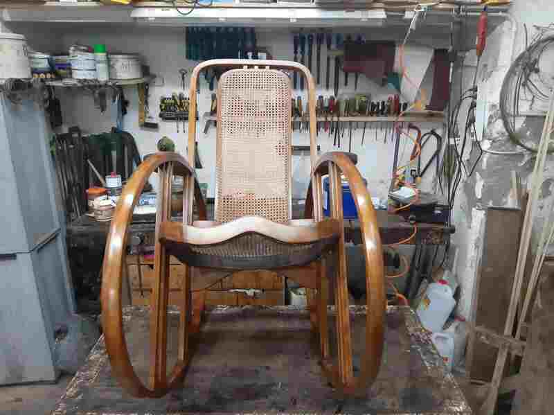 restauro-sedia-a-dondolo-josef-hoffmann-ebanisteria-dolce-e-sorrentino_3.jpg