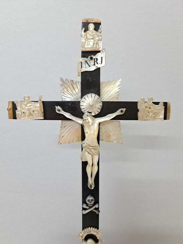 restauro-crocifisso-ebano-madreperla-dolce-e-sorrentino_9.jpg