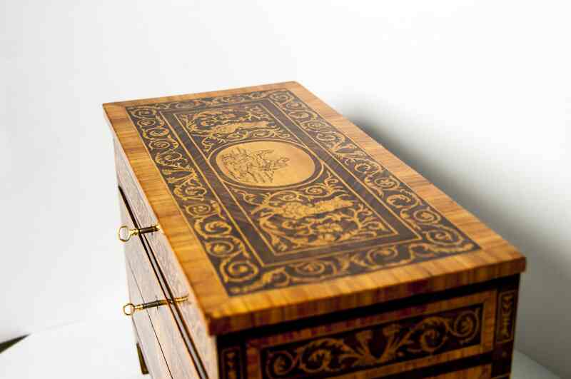 Riproduzione-miniatura-cassettone-Giuseppe-Maggiolini-Dolce-e-Sorrentino (7).jpg